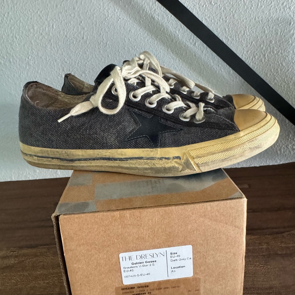 Golden Goose Women’s V-Star 2 sneakers